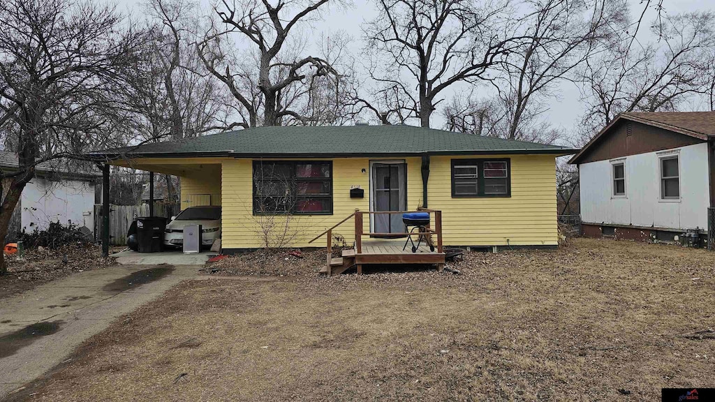 view of front of home featuring a carport