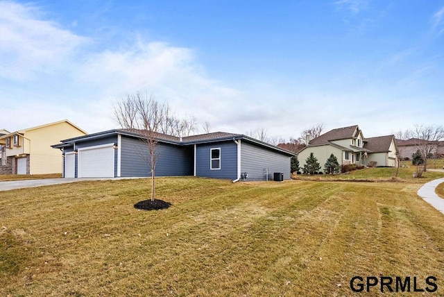 view of front of house featuring a garage and a front lawn