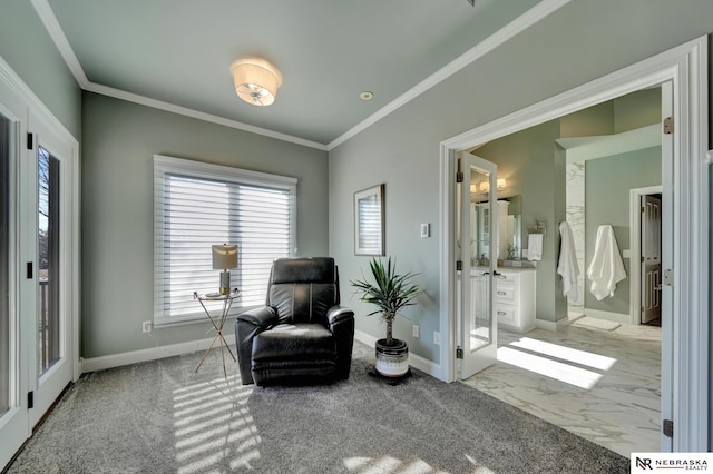 sitting room with crown molding