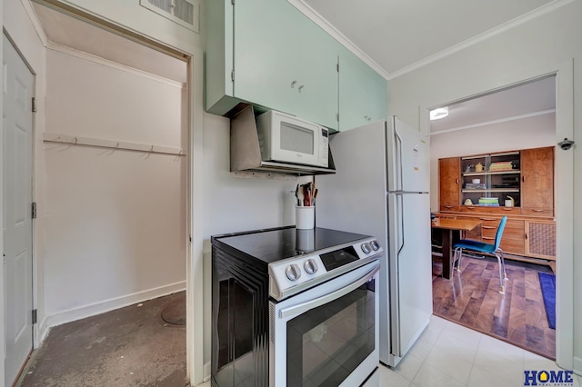 kitchen featuring crown molding and stainless steel range with electric cooktop