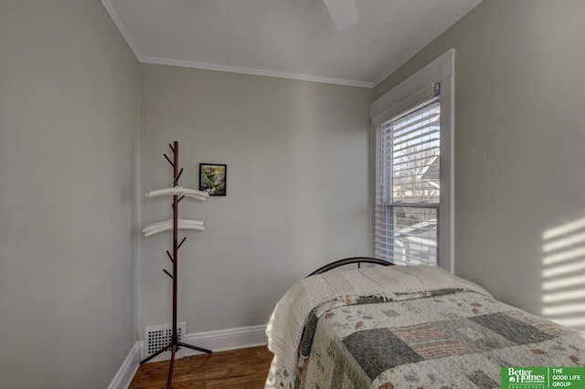 bedroom with hardwood / wood-style floors, crown molding, and ceiling fan