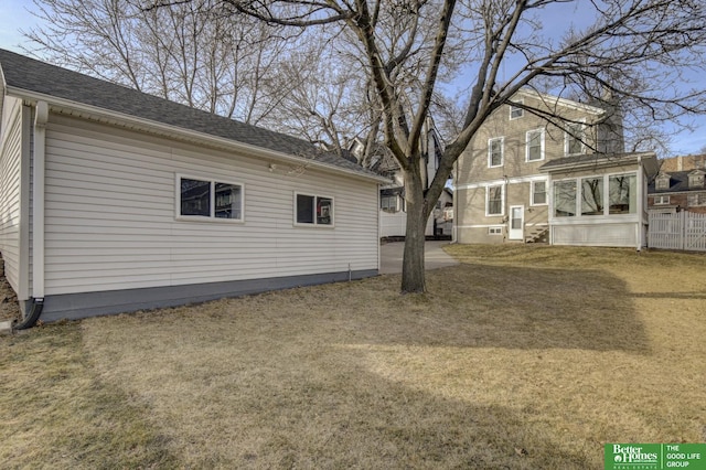 back of house featuring a lawn