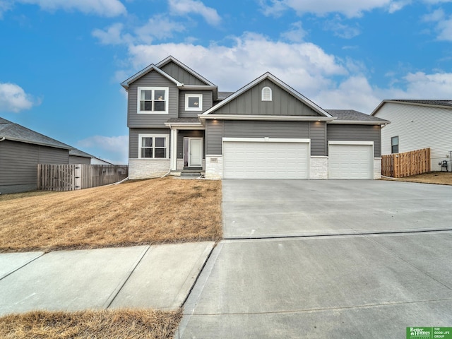 view of front facade featuring a garage and a front yard