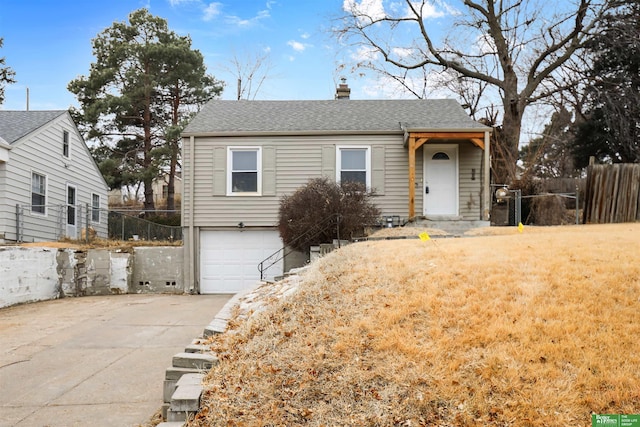 view of front facade featuring a garage