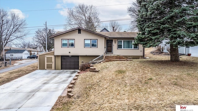 view of front facade with a garage and a front yard