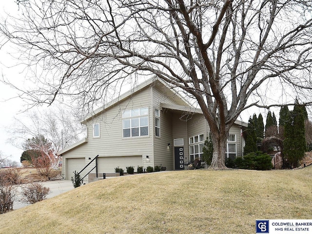 view of front of property featuring a garage and a front yard