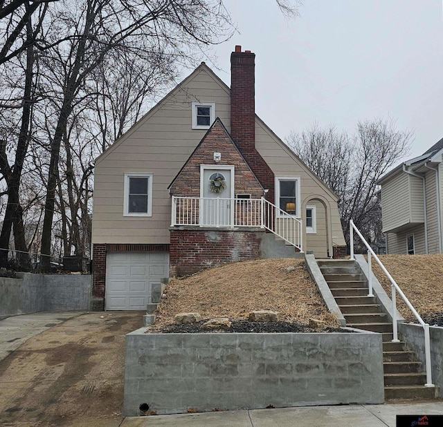 view of front of property featuring a garage