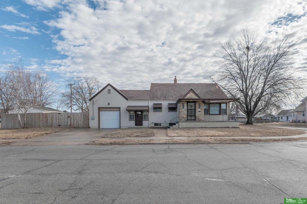 view of front of property featuring a garage