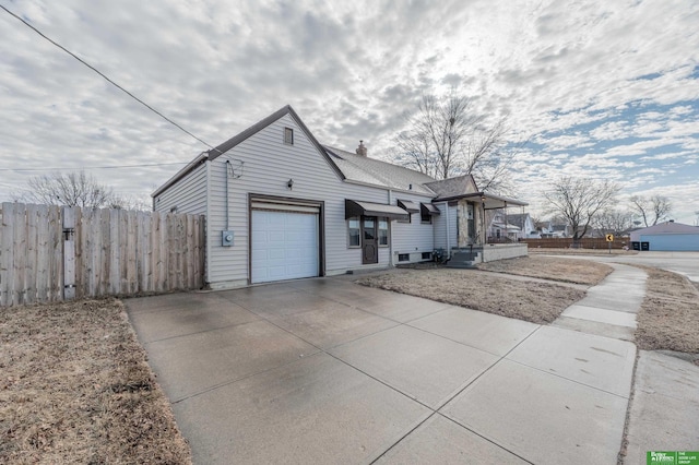 view of front of home featuring a garage