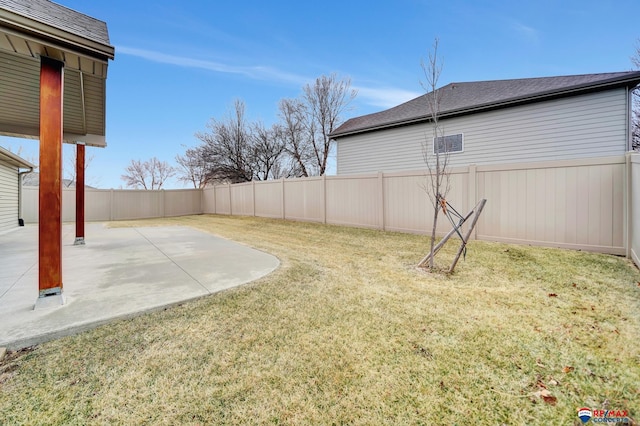 view of yard featuring a patio