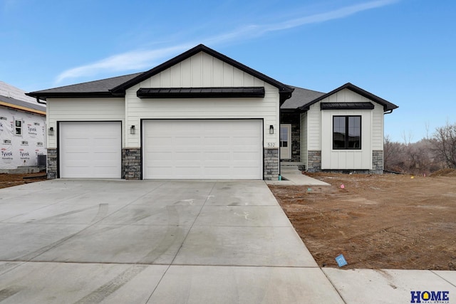 view of front of home featuring a garage