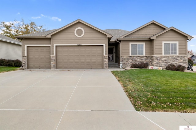 view of front facade featuring a garage and a front lawn