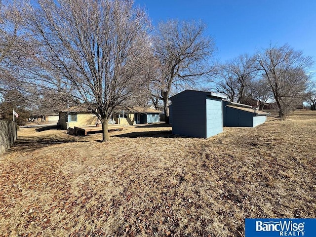 view of yard with a shed