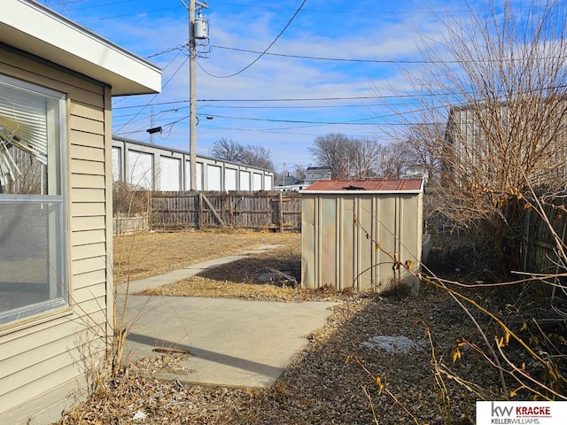 view of yard with a storage shed