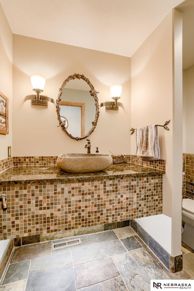 bathroom featuring toilet and sink