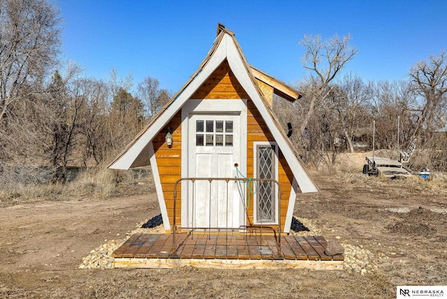 view of outbuilding