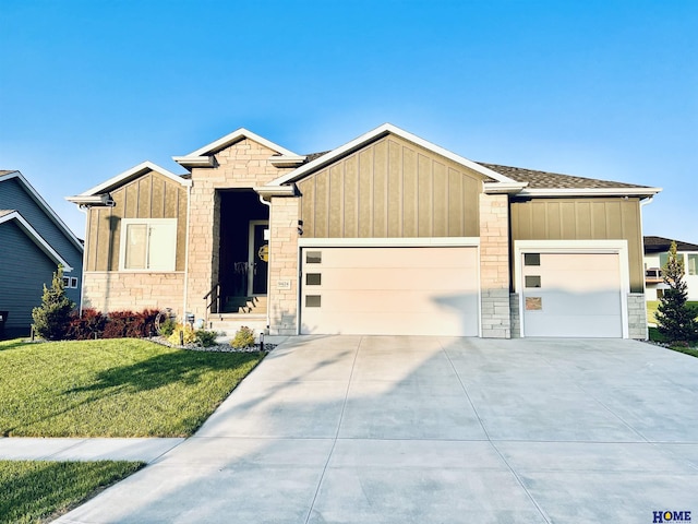 view of front facade with a garage and a front lawn