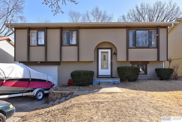 view of front facade featuring a garage