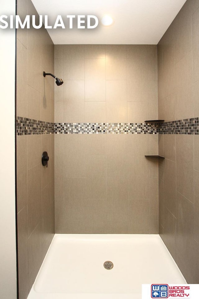 bathroom featuring tiled shower