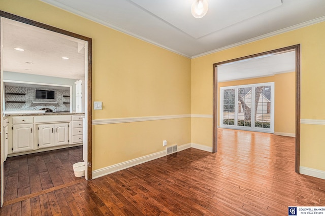 unfurnished room featuring crown molding and light hardwood / wood-style floors