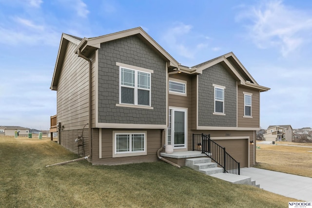 split foyer home featuring a garage and a front yard