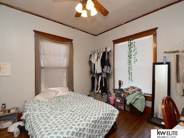 bedroom featuring dark wood-type flooring and ceiling fan