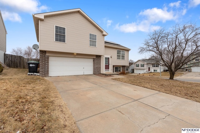 view of front facade featuring a garage and a front yard