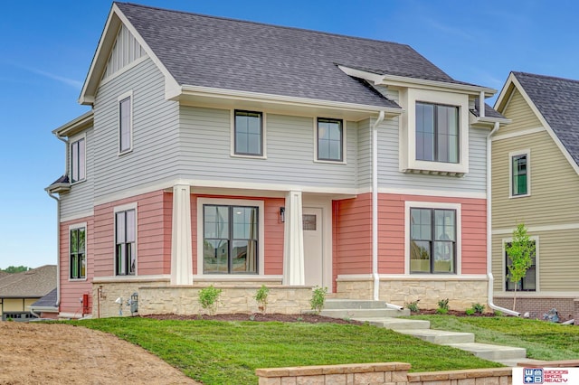 view of front of property featuring a front lawn