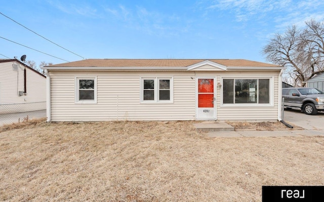 view of front of home with a front lawn