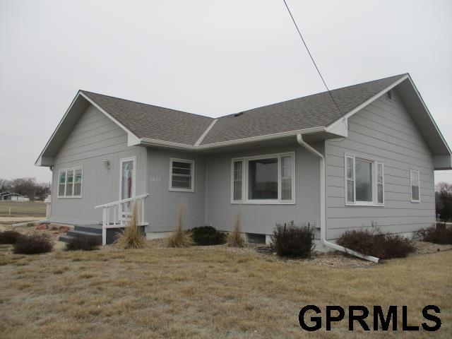 view of side of property featuring a yard