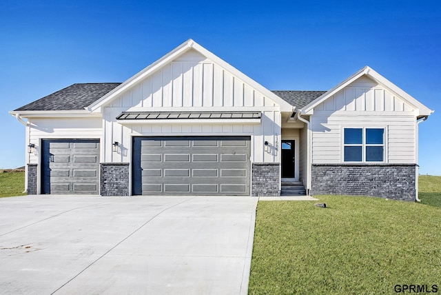 modern farmhouse style home featuring a garage and a front yard