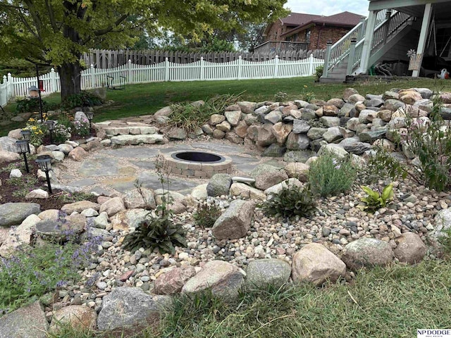 view of yard with a fire pit