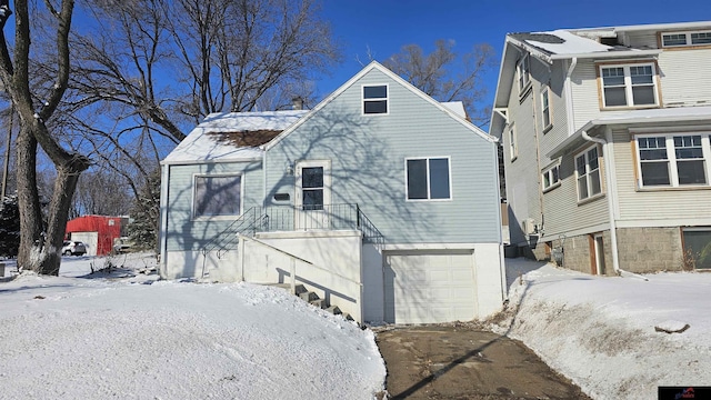 view of front facade featuring a garage