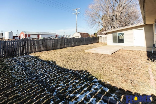 view of yard with a patio area