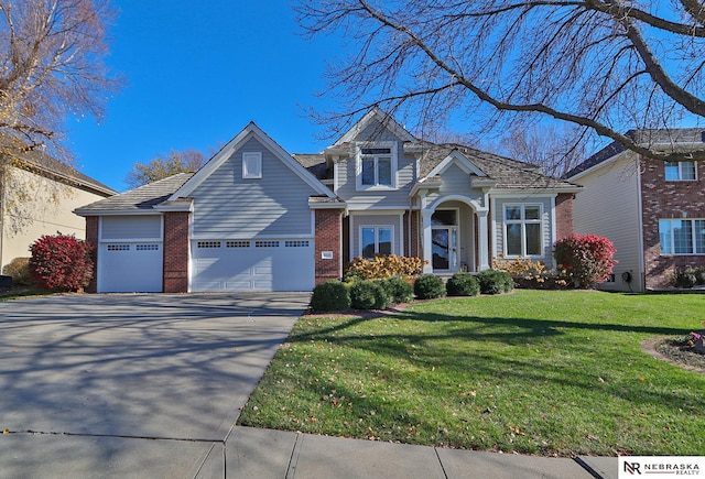 craftsman house featuring a garage and a front lawn