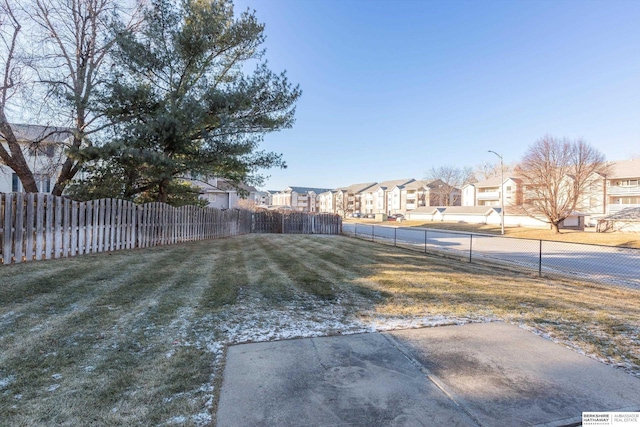 view of yard featuring a patio