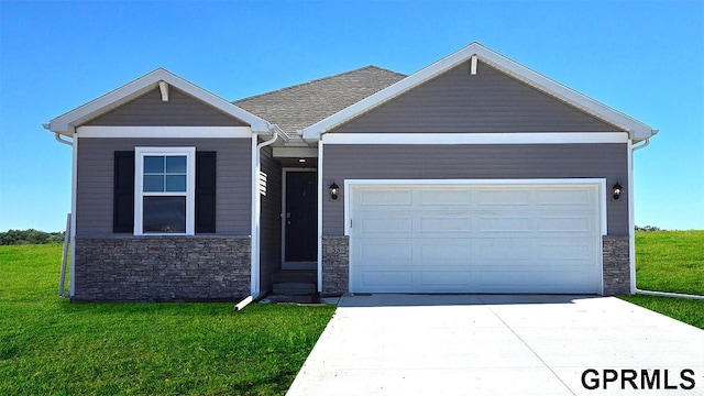 view of front of home featuring a garage and a front yard