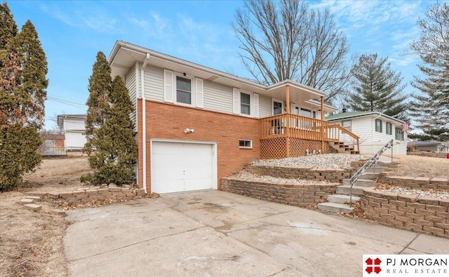 view of front of house featuring a garage