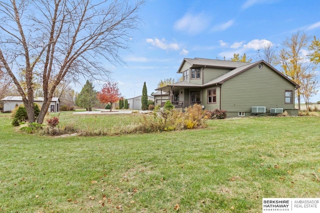 view of side of property featuring a lawn