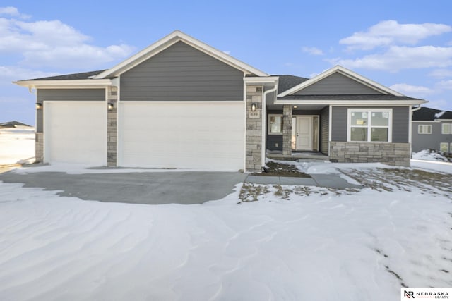 view of front facade with a garage