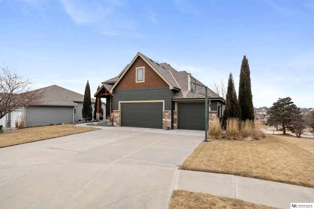 view of front of property featuring a garage and a front yard