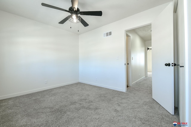 carpeted empty room featuring ceiling fan