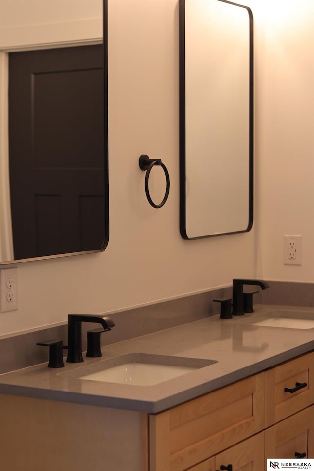 307 S 55th St, Lincoln, NE 68510 - full bath featuring double vanity
