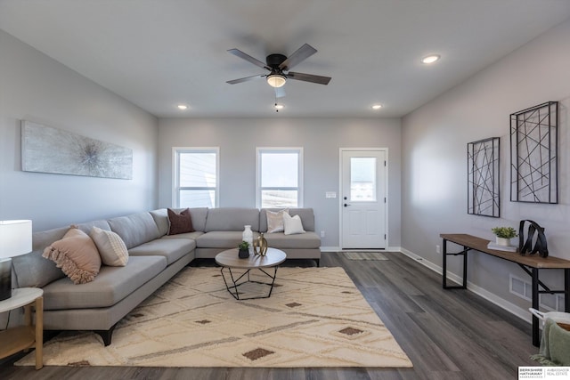 living room featuring ceiling fan, dark wood-style flooring, recessed lighting, and baseboards