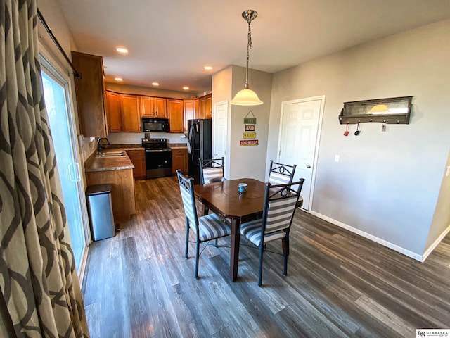 dining space with sink and dark hardwood / wood-style flooring