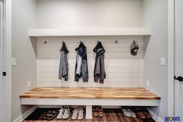 mudroom featuring baseboards