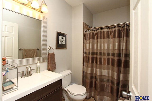 bathroom featuring a shower with curtain, vanity, and toilet