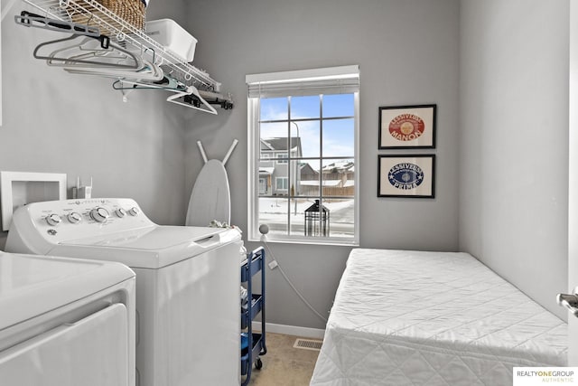 laundry room featuring laundry area, washing machine and clothes dryer, visible vents, and baseboards