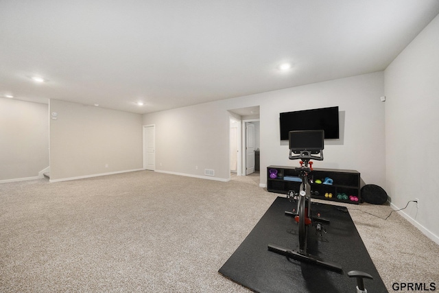 workout room featuring light carpet, baseboards, and recessed lighting