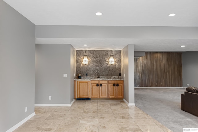 bar with recessed lighting, a sink, backsplash, and baseboards